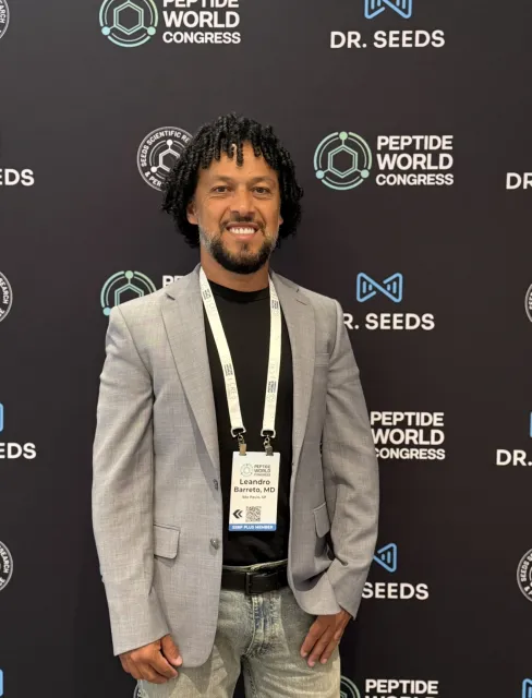 Dr. Leandro Barreto no Congresso Mundial de Peptídeos